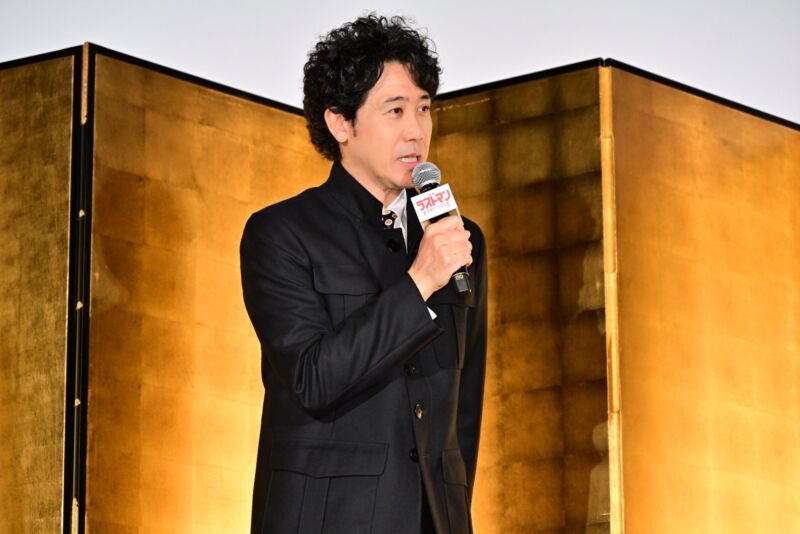 Image for the Tweet beginning: ━━━━━━━━━━━━━━
㊗動員70万人興収10億円突破🎊
満足度97.1％＆オススメ度99.3％✨
━━━━━━━━━━━━━━

大ヒットを記念して、
最強バディが新春ファースト舞台挨拶に登壇！

福山さんが「膝を打った！」と
太鼓判を押した、
"リピートしたくなるシーン"とは─?! 