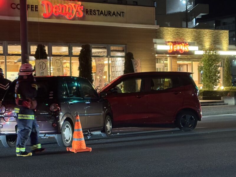 Image for the Tweet beginning: 事故NOW。
皆さま運転気をつけて🚗
#一番町 