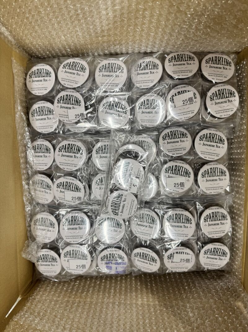 Image for the Tweet beginning: 有限会社ナッシュ様
Entowa's @Entowas 
の営業様が届けてくださりました😊
誠に有難うございました🙇🏻
#缶バッジ 