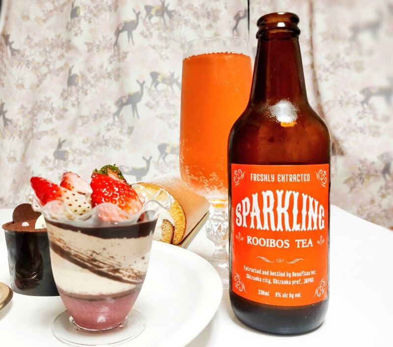 Image for the Tweet beginning: Benefiteaさんが、木曜も弊社を撮影して下さいました📷

創業101周年、静岡に根ざした事務機器屋🗻謄文堂です📣

写真はBenefiteaさんの人気商品、ルイボスティースパークリング

Benefiteaさんのサイトでお求めいただけます✨ 