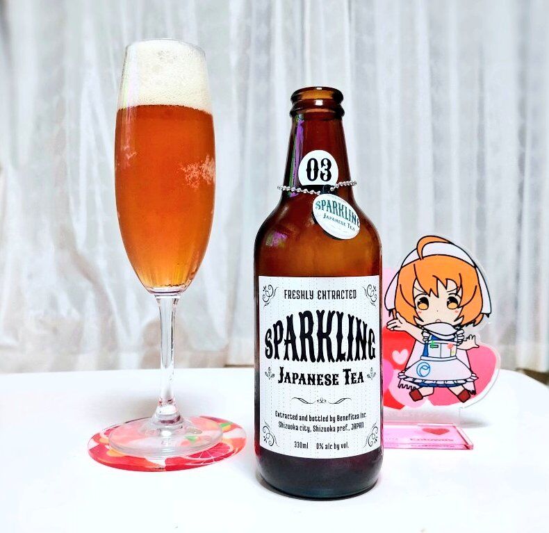 Image for the Tweet beginning: Benefiteaさんが火曜日も弊社を撮影してくださいました📷

創業101年、静岡の事務機器屋 謄文堂 です🗻

写真は、Benefiteaさんの人気商品「ほうじ茶スパークリング」🍵

ほうじ茶×炭酸の新しい美味しさは、静岡駅キヨスクでも購入できます✨ 